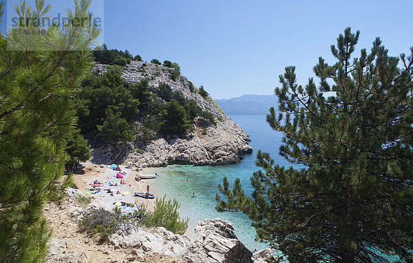 Kroatien  Blick auf den Strand von Baska