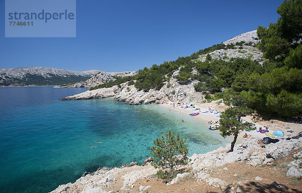 Kroatien  Blick auf den Strand der Insel Krk