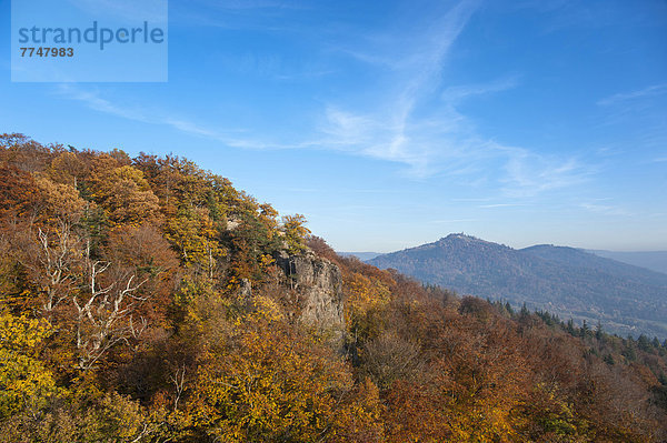 Ausblick vom Alten Schloss zum Merkur mit Battertfelsen im Herbst