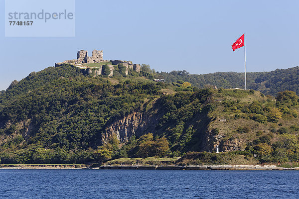 Aussicht vom Bosporus  genuesische Festung Yoros Kalesi