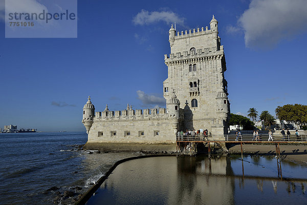 Torre de Belém Turm  errichtet 1520 von Manuel I.  Welterbe der Unesco  am Ufer des Tejo