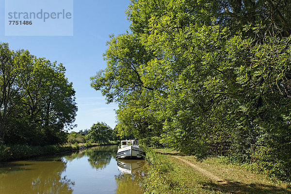 Hausboot bei Mittagsrast auf dem Canal des Vosges  früher Canal de l?Est  bei PK 95  Scheitelhaltung des Kanals