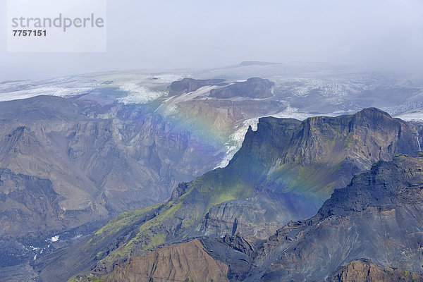 Schluchten des Þórsmörk unterhalb des Myrdalsjökull mit Regenbogen am Weitwanderweg von Skógar über den Fimmvörðuhals ins Þórsmörk