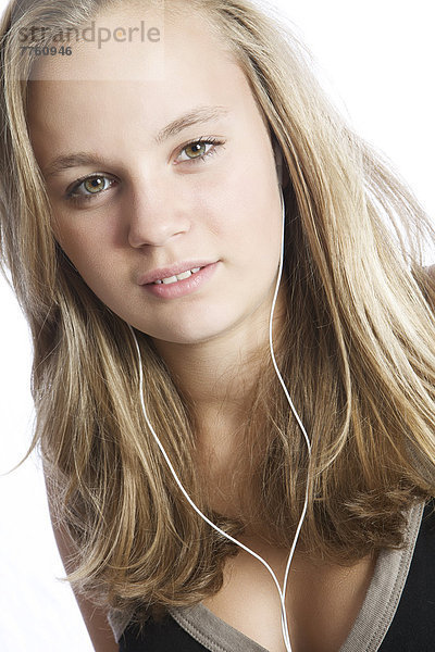 Teenager-Mädchen hört MP3-Player
