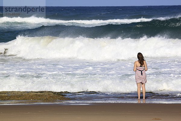 Südliches Afrika Südafrika junge Frau junge Frauen Strand Zusammenstoß