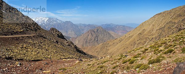 Nordafrika  zwischen  inmitten  mitten  hoch  oben  Landschaftlich schön  landschaftlich reizvoll  Berg  gehen  Urlaub  Ski  Afrika  Marokko