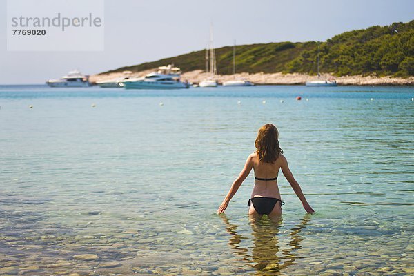 Europa  Strand  Tourist  Insel  schwimmen  Adriatisches Meer  Adria  Kroatien