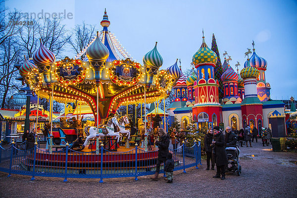 Karussell  Weihnachtsmarkt  im Vergnügungspark Tivoli