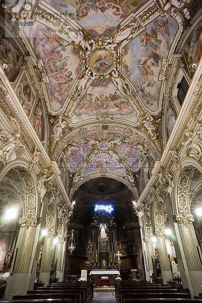 Die barocke Wallfahrtskirche Santa Maria del Monte mit der schwarzen Madonna auf dem Sacro Monte di Varese  UNESCO Weltkulturerbe
