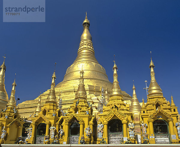 Shwedagon-Pagode  goldener Stupa mit goldenen Chedis