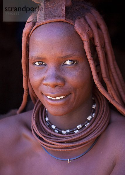 Frau  bedecken  Tradition  Schmuck  mischen  jung  Namibia  Kleidung  Afrika  Kleid  ocker