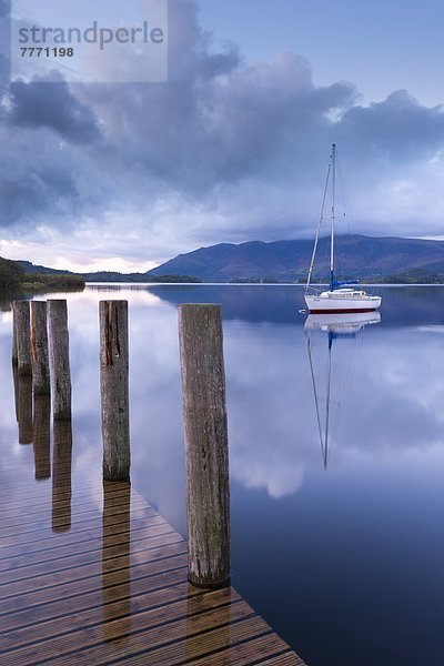 nahe  Wasser  Europa  Großbritannien  Boot  vertäut  Yacht  Start  Cumbria  Derwent  England