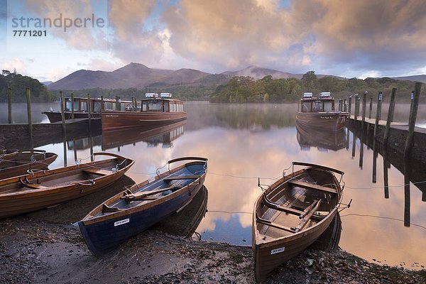 nahe  Europa  Großbritannien  Morgendämmerung  Boot  Steg  Cumbria  England