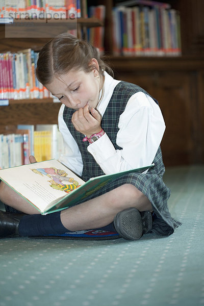 Kanada  Québec  Montreal  Privatschule  Mädchen lesen