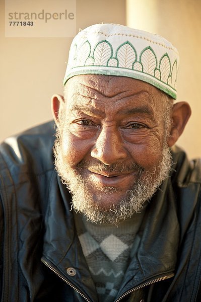 Nordafrika  Außenaufnahme  Portrait  Mann  Afrika  Casablanca  Marokko  Moschee