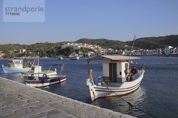 Hafen  Europa  Boot  vertäut  angeln  Griechenland  Griechische Inseln  Kokkari  Samos