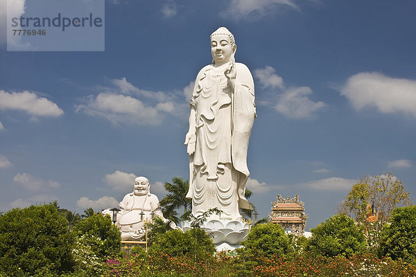 Buddhastatue an der Vinh Trang Pagode
