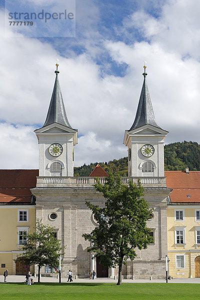 Kloster Tegernsee mit Kirche St. Quirinus  ehemalige Benediktinerabtei