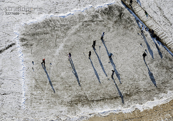 Luftbild  Schlittschuhläufer auf dem Achtermoor