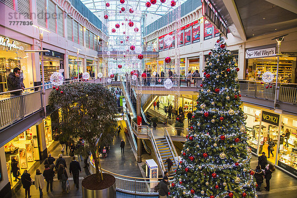 Einkaufszentrum Galerie Saint Lambert  mit weihnachtlicher Dekoration