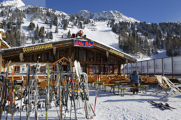 Restaurant Alte Alm im Skigebiet Obertauern mit Gamskarlspitz und Gurpitsch Eck