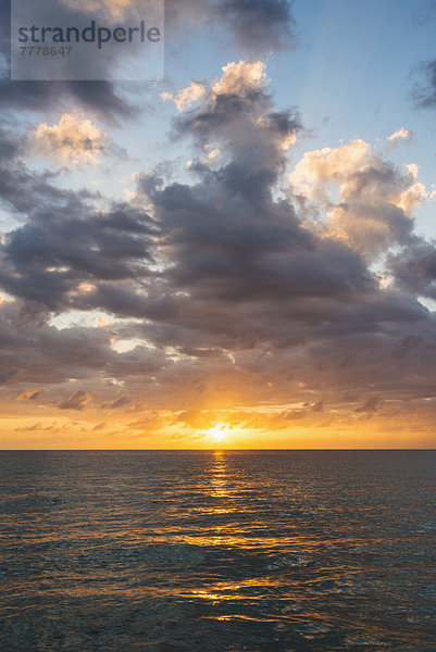 Sonnenuntergang über Meer