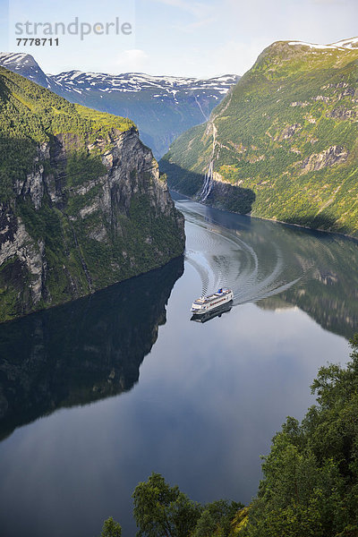 Schiff im Geirangerfjord