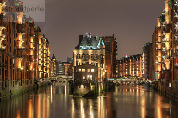 Wasserschlösschen bei Nacht