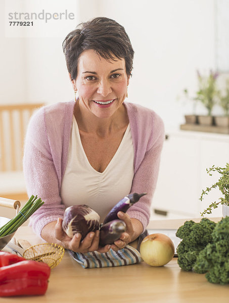 Portrait  Frau  Küche  reifer Erwachsene  reife Erwachsene