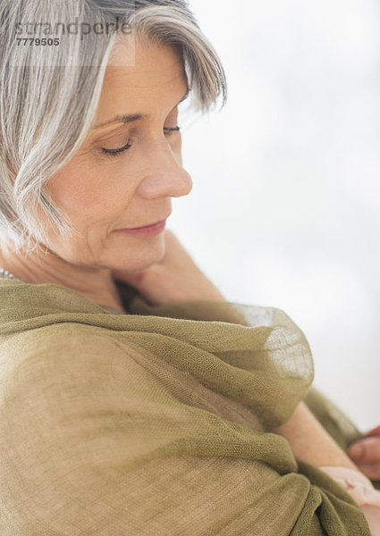 Portrait  Frau  bedecken  Schal