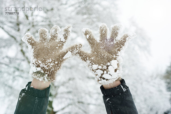 Nahaufnahme von Schneehandschuhen