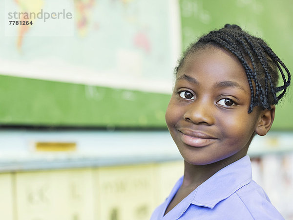 Student lächelt in der Klasse