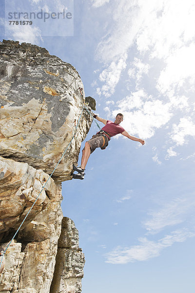 Klettersteig steile Felswand