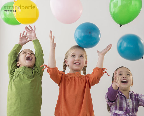 Spiel  Luftballon  Ballon  Mädchen