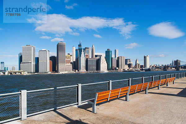 Blick auf die Skyline von Manhattan  New York City  USA