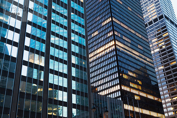 Bürogebäude mit Glasfassade