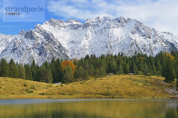 Berg  See  Karwendelgebirge  Bayern  Deutschland  Oberbayern  Werdenfelser Land