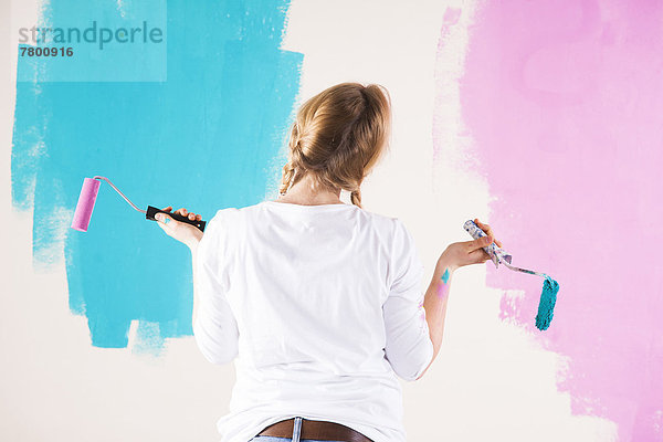 Lockenwickler  Frau  halten  jung  Farbe  Farben  schießen  Studioaufnahme  bemalen