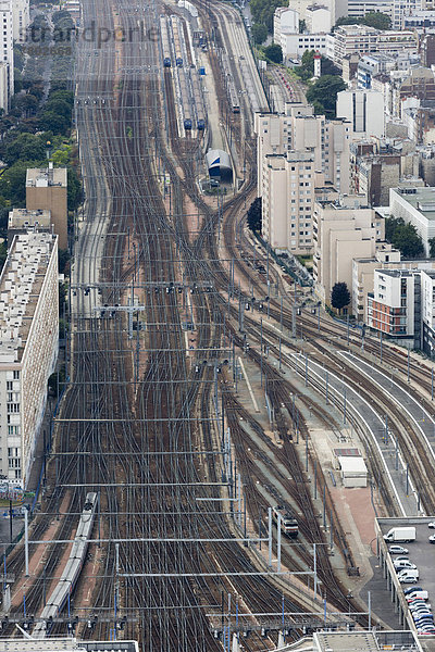 Gleise führen zum Gare Montparnasse  vom Tour Montparnasse