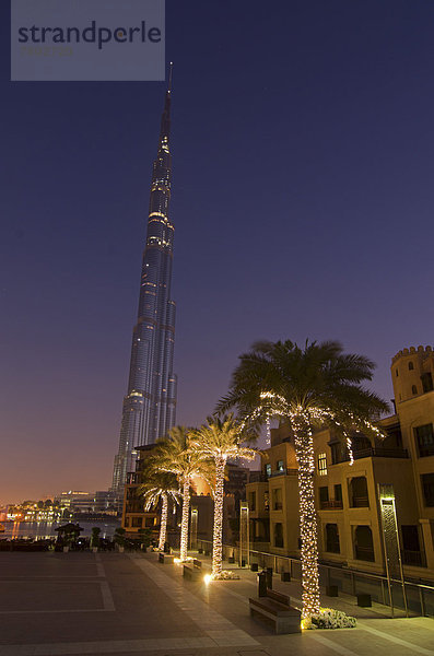 Burj Khalifa  auch bekannt als Burj Dubai  in der Morgendämmerung  höchstes Gebäude der Welt