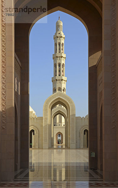 Große Sultan-Qabus-Moschee mit Minarett