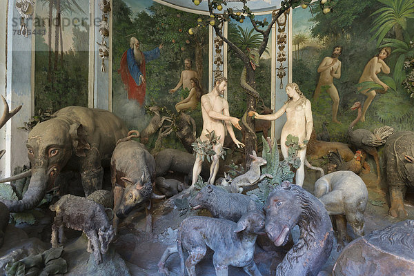 Skulpturen von Adam und Eva des flämischen Künstlers Juan de Wespin  genannt Il Tabacchetti  in der Kapelle mit der Darstellung des Sündenfalls  UNESCO Weltkulturerbe
