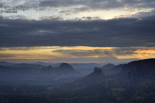Aussicht vom Kleinen Winterberg in der Morgendämmerung