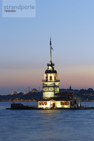 Abendstimmung  Mädchenturm  Leanderturm oder Kiz Kulesi im Bosporus