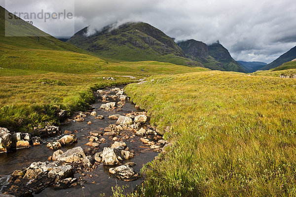 Gebirgsbach in den schottischen Highlands