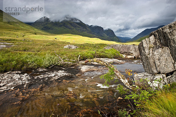 Gebirgsbach in den schottischen Highlands