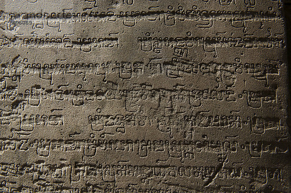 Steinerne Inschrift im Königspalast von Angkor
