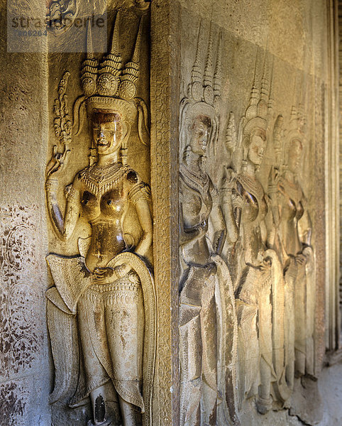 Apsara-Tänzerinnen  Reliefs aus Sandstein im Tempel Angkor Wat  UNESCO-Weltkulturerbe