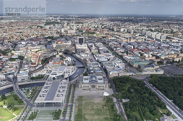 Luftbild  Reichstagsgebäude  Platz der Republik  Regierungsviertel  Spreebogen  Berlin Mitte