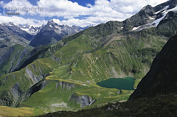 See Lac de la Muzelle  hinten der Gipfel Barre des Écrins